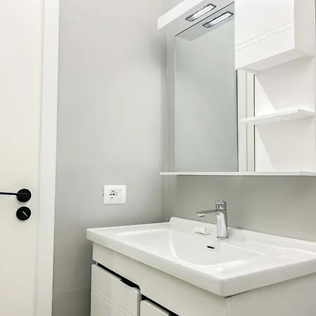 Two-tier 1041 Apartment *