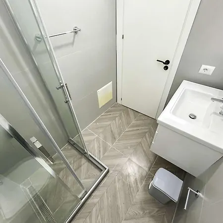 Two-tier 1041 Apartment *